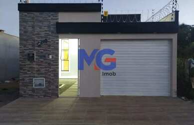 Imagem: A casa possui 3 Dormitórios, 2 Banheiros, 2 Vagas na garagem