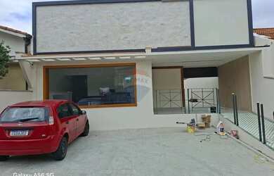 Imagem: O depósito possui 3 Vagas na garagem e 300m² de Área e está