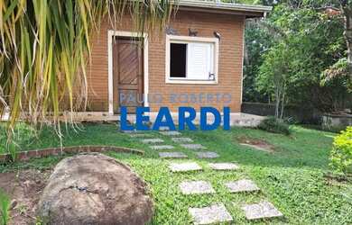 Imagem: A casa em condomínio possui 4 Dormitórios, 5 Banheiros, 3