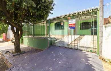 Imagem: A casa possui 3 Dormitórios, 2 Banheiros, 1 Vaga na garagem