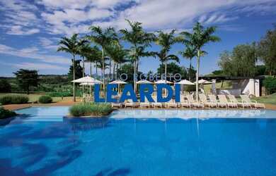 Imagem: A casa em condomínio possui 5 Dormitórios, 5 Banheiros, 5