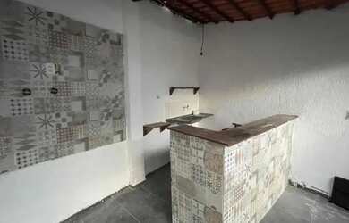 Imagem: A casa possui 3 Dormitórios e 1 Banheiro e está localizado