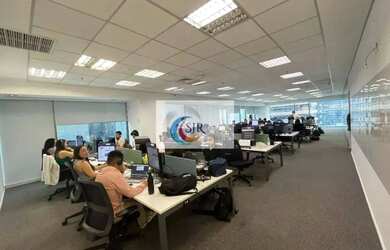 Imagem: O depósito possui 5 Vagas na garagem, 1.045m² de Área e