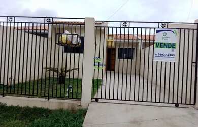 Imagem: A casa possui 2 Dormitórios, 1 Banheiro, 1 Vaga na garagem