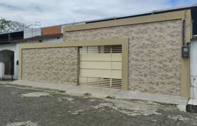 Imagem: A casa possui 4 Dormitórios, 3 Banheiros e está localizado