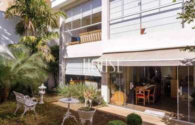 Imagem: A casa em condomínio possui 3 Dormitórios, 4 Banheiros, 5