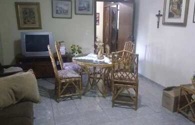 Imagem: A casa possui 5 Dormitórios, 4 Banheiros, 4 Vagas na garagem