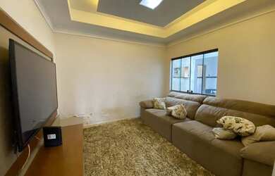 Imagem: A casa possui 3 Dormitórios, 3 Banheiros, 2 Vagas na garagem