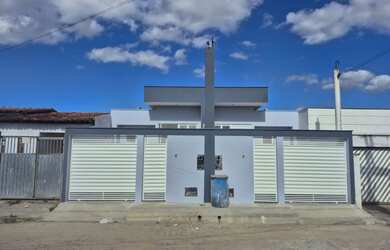 Imagem: A casa possui 2 Dormitórios, 2 Banheiros, 2 Vagas na garagem