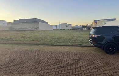 Imagem: O terreno possui 450m² de Área e está localizado em Parque