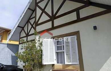 Imagem: A casa possui 4 Dormitórios, 2 Banheiros, 1 Vaga na garagem