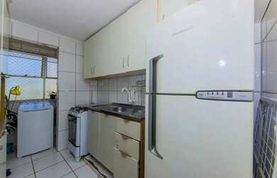 Imagem: O apartamento possui 2 Dormitórios, 1 Banheiro, 1 Vaga na garagem