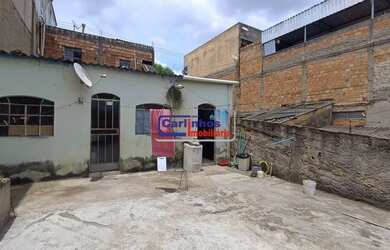 Imagem: A casa possui 2 Dormitórios, 1 Banheiro, 2 Vagas na garagem