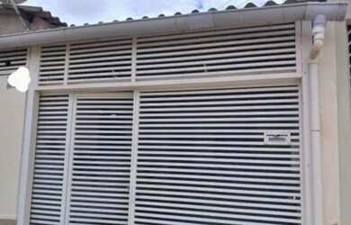 Imagem: A casa possui 3 Dormitórios, 2 Banheiros e está localizado