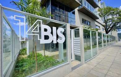 Imagem: O apartamento possui 3 Dormitórios, 5 Banheiros, 3 Vagas na