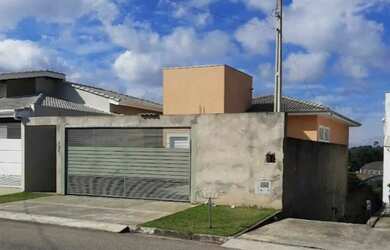 Imagem: A casa possui 3 Dormitórios, 3 Banheiros, 3 Vagas na garagem