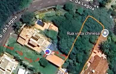 Imagem: O terreno possui 638m² de Área e está localizado em Caminhos