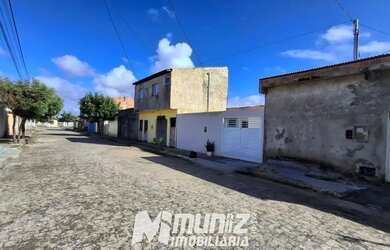 Imagem: A casa possui 2 Dormitórios, 1 Banheiro, 1 Vaga na garagem