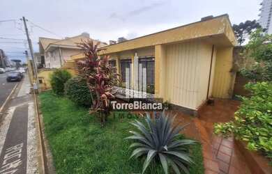 Imagem: A casa possui 4 Dormitórios, 4 Banheiros, 285m² de Área e