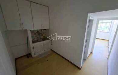 Imagem: A kitnet possui 1 Banheiro, 28m² de Área e está localizado