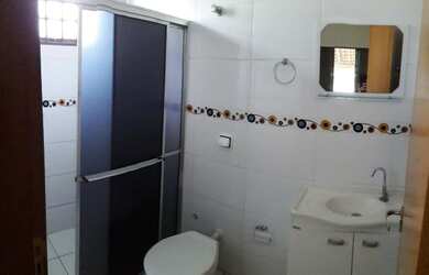 Imagem: A casa possui 3 Dormitórios, 1 Vaga na garagem, 85m² de Área