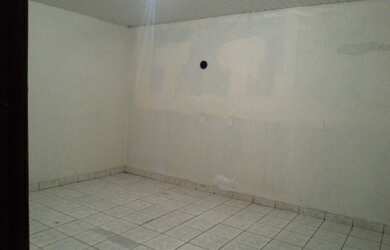 Imagem 7: Qnm 23 fundos 3qts 2 vagas água e luz e ent. separado 800,00 tratar,...