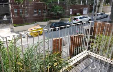 Imagem: A casa possui 3 Dormitórios, 5 Banheiros, 4 Vagas na garagem