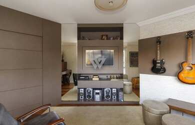 Imagem: A casa em condomínio possui 4 Dormitórios, 5 Banheiros, 5