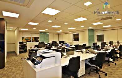 Imagem: O depósito possui 3 Vagas na garagem, 150m² de Área e está