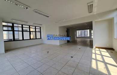 Imagem: O depósito possui 1 Vaga na garagem e 148m² de Área e está