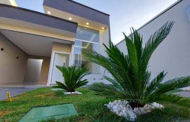 Imagem: A casa possui 3 Dormitórios, 2 Banheiros, 2 Vagas na garagem