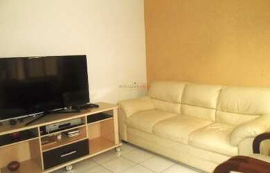 Imagem: A casa possui 2 Dormitórios, 2 Banheiros, 3 Vagas na garagem