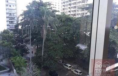 Imagem: O depósito possui 2 Vagas na garagem e 36m² de Área e está