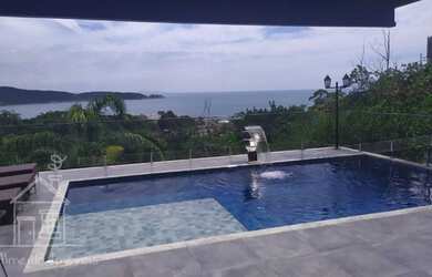 Imagem: A casa em condomínio possui 4 Dormitórios, 5 Banheiros, 4