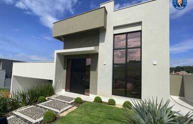 Imagem: A casa em condomínio possui 4 Dormitórios, 5 Banheiros, 4