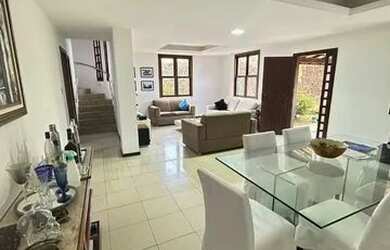 Imagem: A casa possui 4 Dormitórios, 5 Banheiros, 4 Vagas na garagem