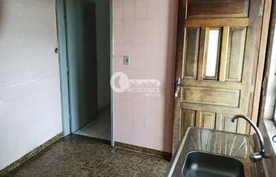 Imagem: A casa possui 1 Dormitório, 1 Banheiro, 1 Vaga na garagem