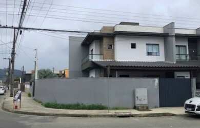 Imagem: A casa possui 2 Dormitórios, 2 Banheiros, 1 Vaga na garagem