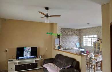 Imagem: A fazenda possui 300m² de Área e está localizado em Centro