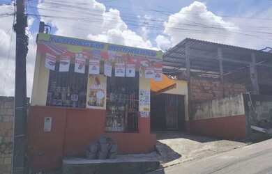 Imagem: A casa possui 3 Dormitórios, 2 Banheiros, 3 Vagas na garagem