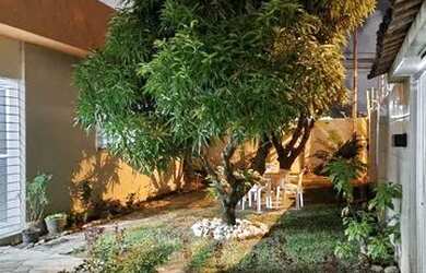 Imagem: A casa possui 5 Dormitórios, 3 Banheiros, 5 Vagas na garagem