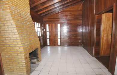 Imagem: A casa possui 2 Dormitórios, 1 Banheiro, 1 Vaga na garagem