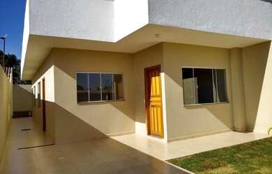 Imagem: A casa possui 3 Dormitórios, 1 Banheiro, 1 Vaga na garagem