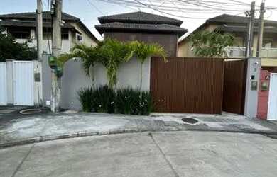 Imagem: A casa em condomínio possui 4 Dormitórios, 4 Banheiros, 3