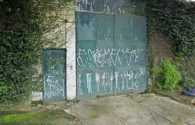 Imagem: O depósito possui 4 Vagas na garagem, 420m² de Área e está