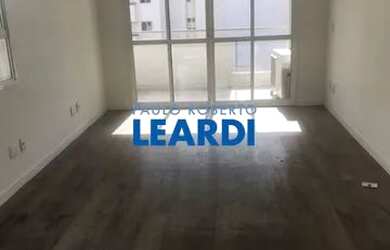 Imagem: O depósito possui 3 Vagas na garagem e 100m² de Área e está