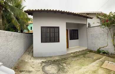 Imagem: A casa possui 2 Dormitórios, 2 Banheiros, 1 Vaga na garagem