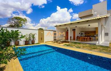 Imagem: A casa em condomínio possui 3 Dormitórios, 3 Banheiros, 2