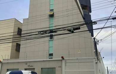 Imagem: O apartamento possui 3 Dormitórios, 1 Banheiro, 3 Vagas na