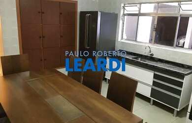 Imagem: A casa possui 5 Dormitórios, 2 Banheiros, 5 Vagas na garagem